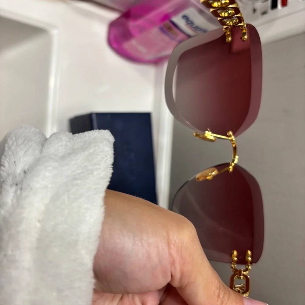 LV Jewel Square Sunglasses - Picture 3 of 10